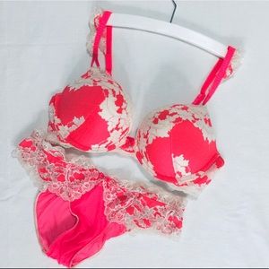 Bombshell Plunge Push-Up Lace Bra & Panty Set